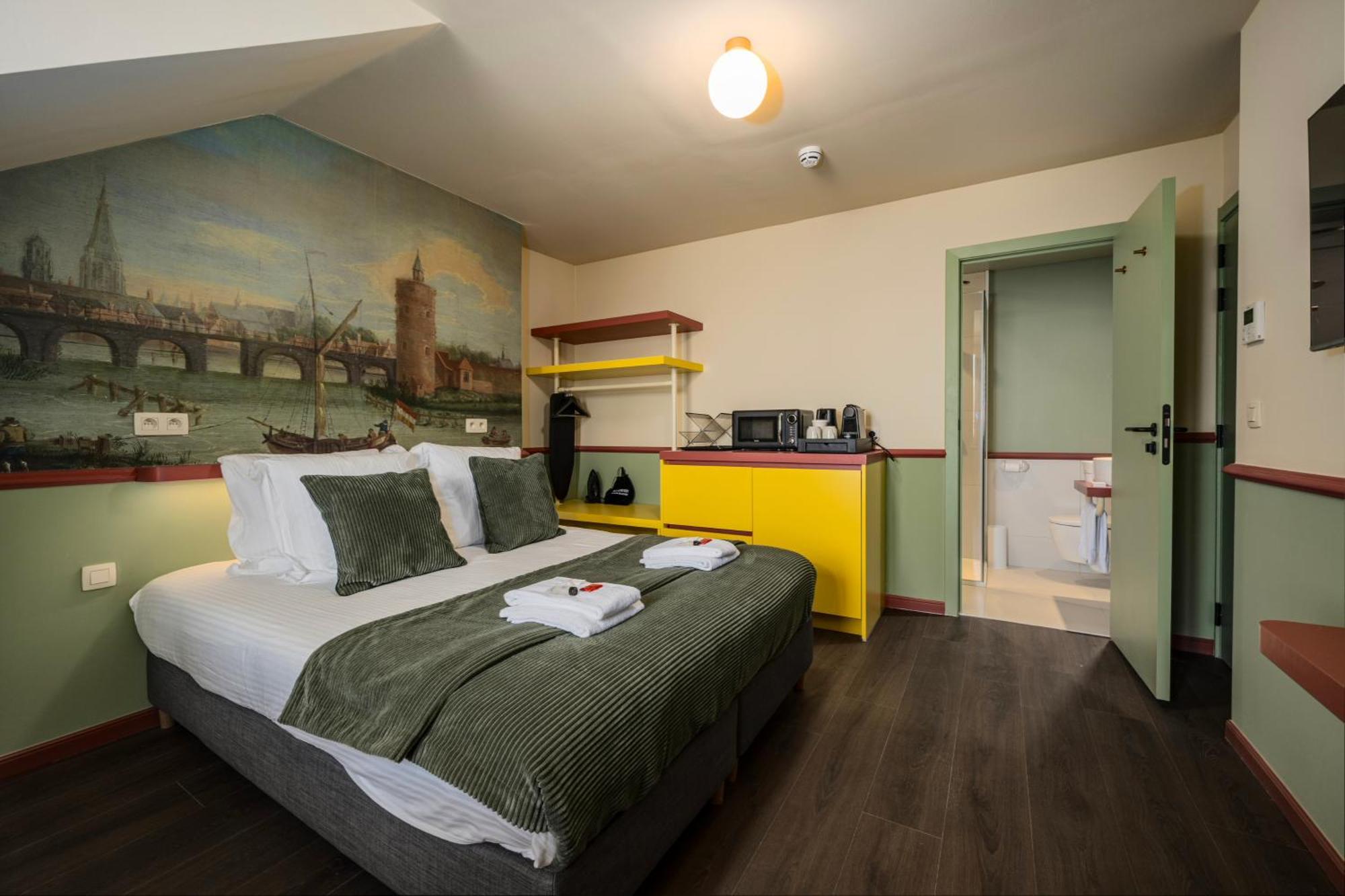 The Queen's Twelve By Romy&travis Aparthotel Brugge