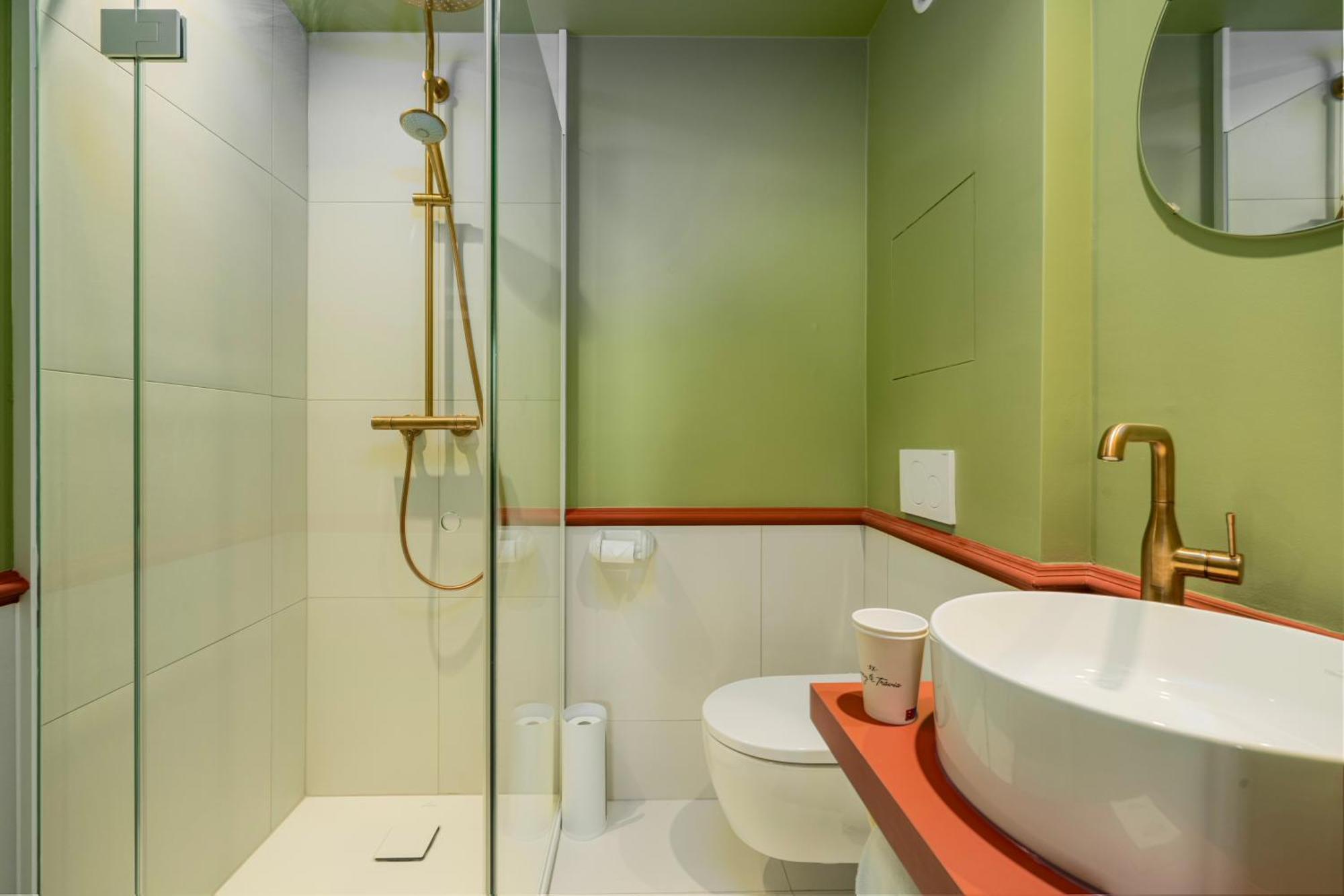 Aparthotel The Queen's Twelve By Romy&travis *