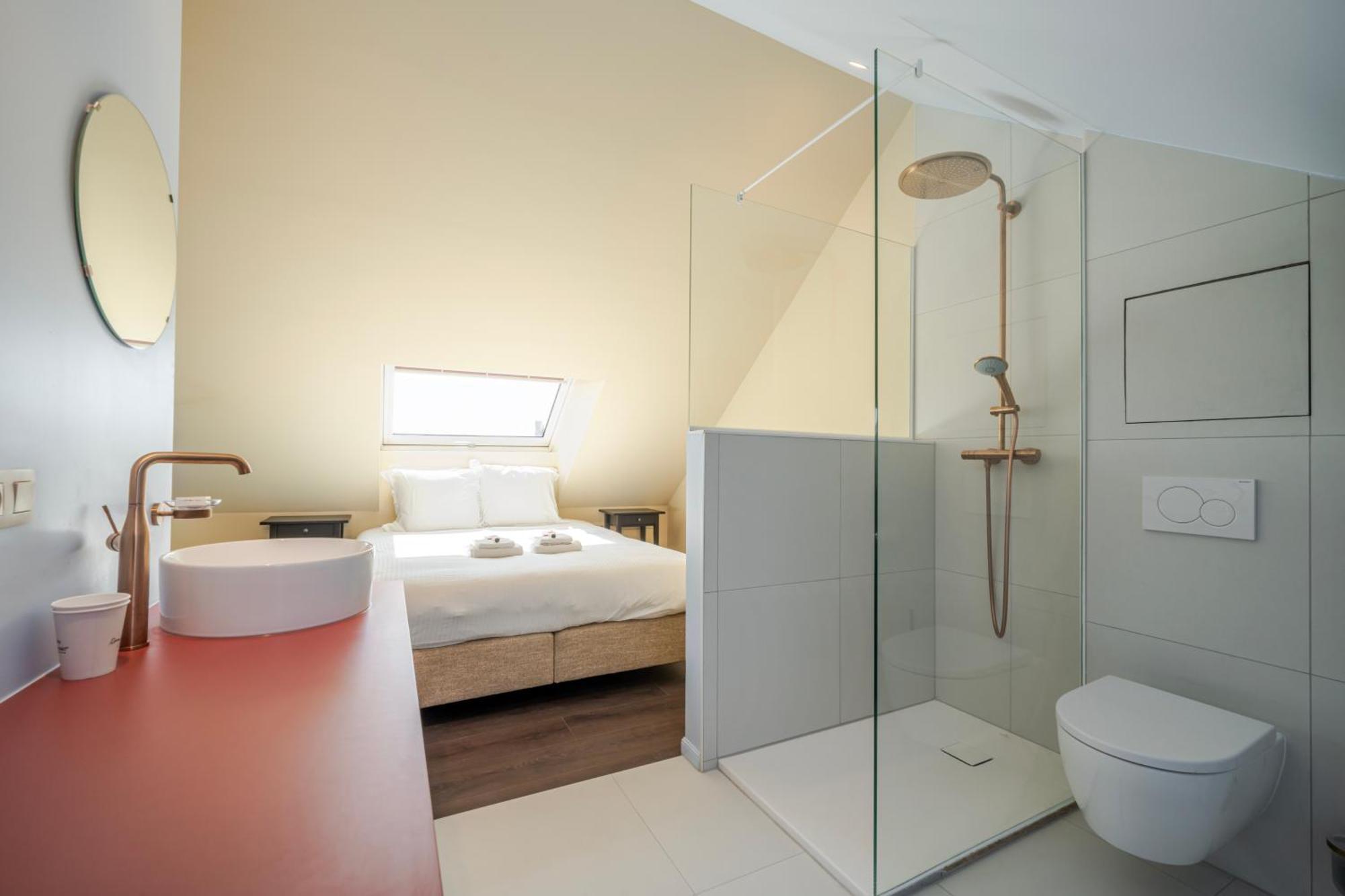 The Queen's Twelve By Romy&travis Aparthotel