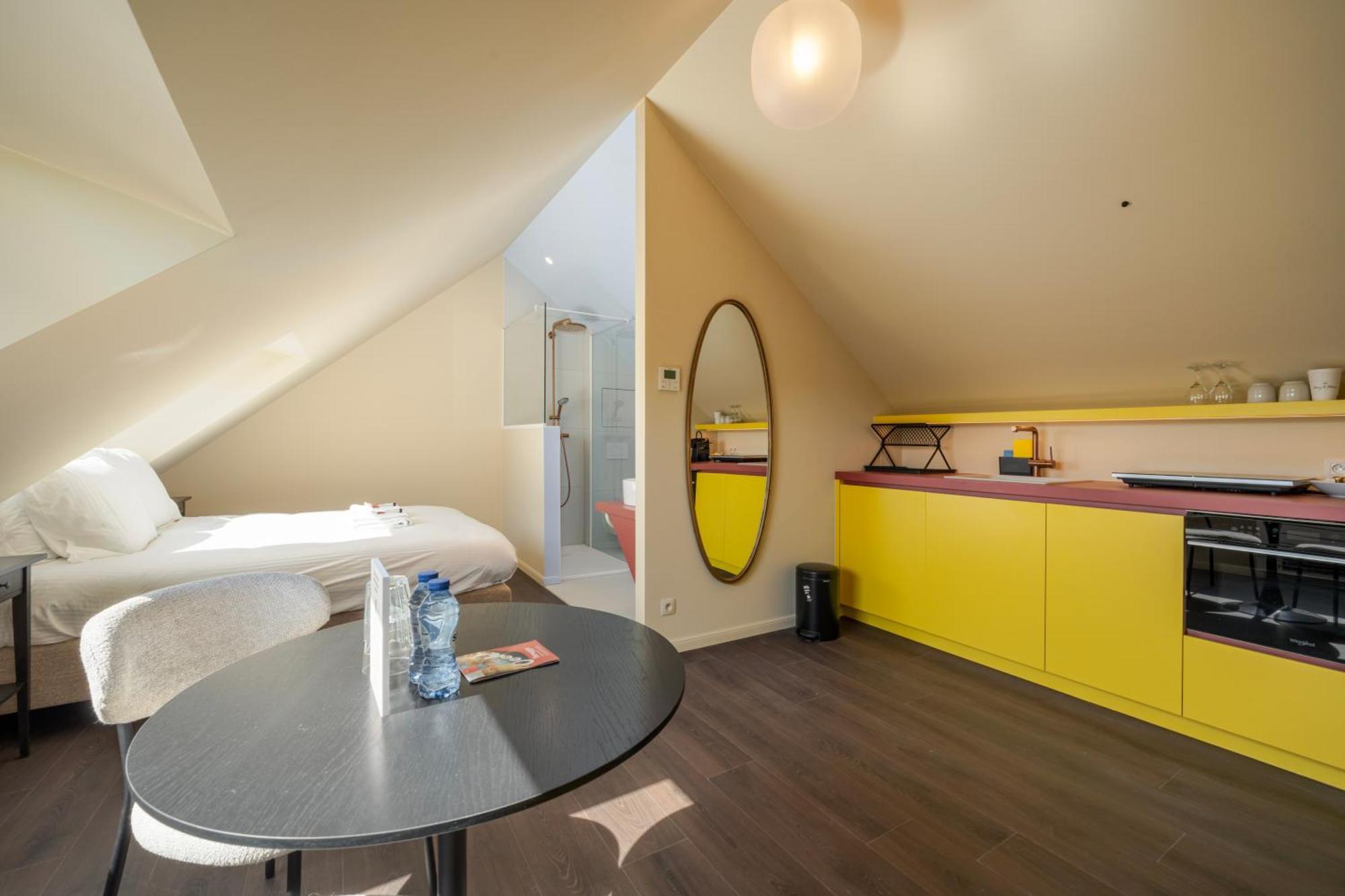 Aparthotel The Queen's Twelve By Romy&travis