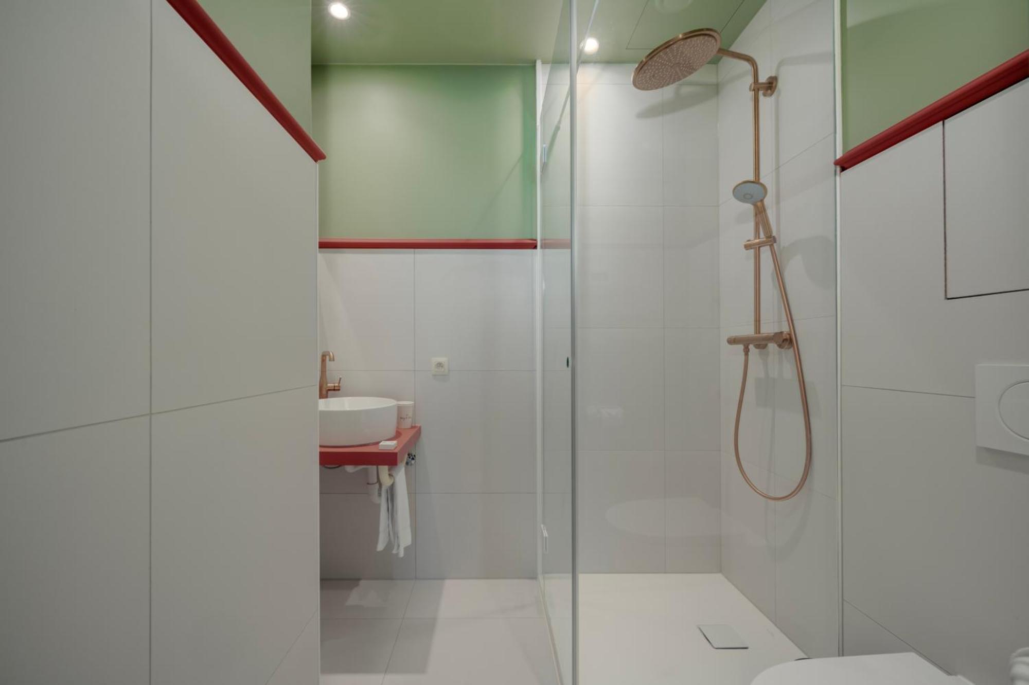 Aparthotel The Queen's Twelve By Romy&travis *
