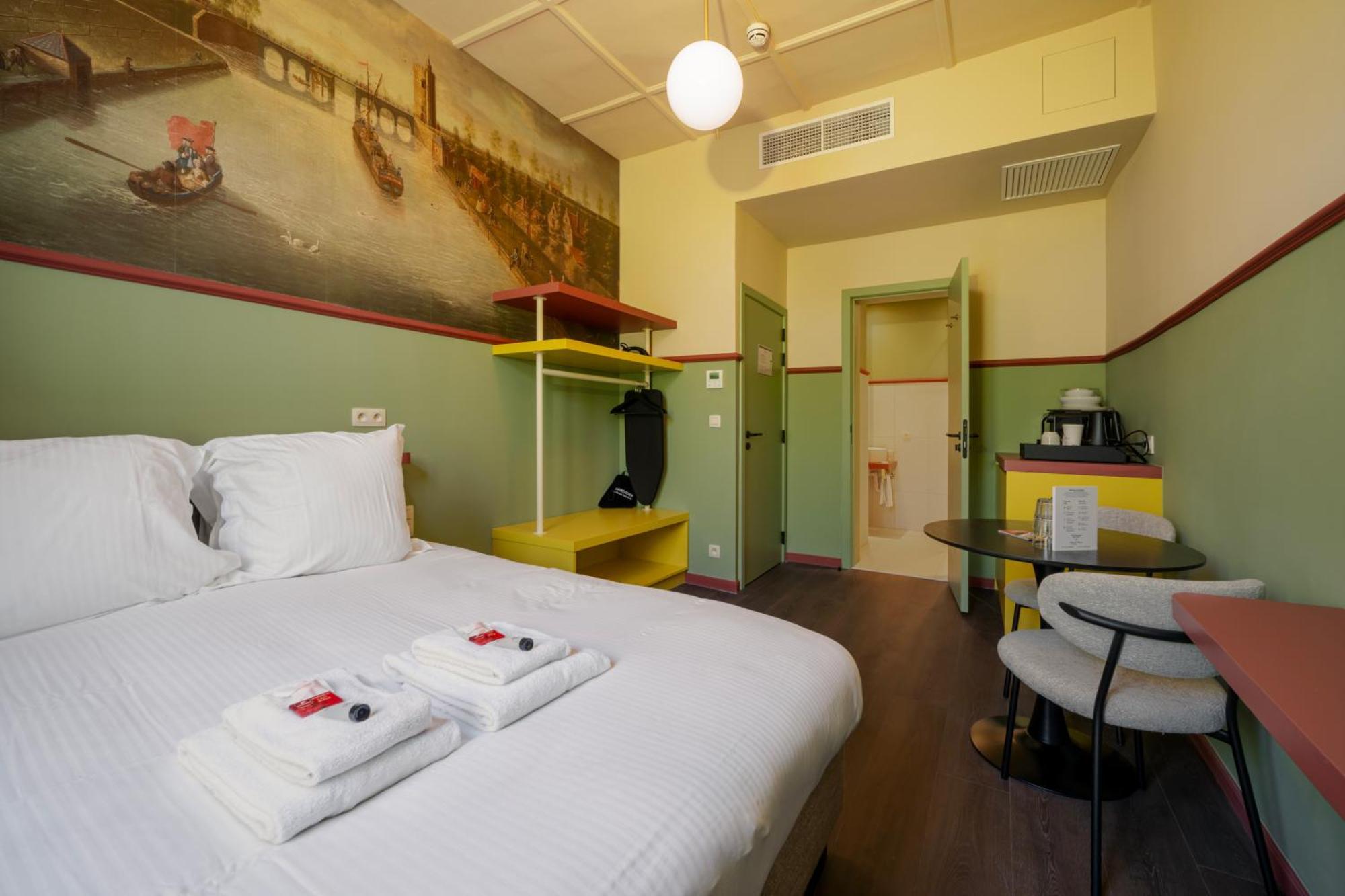 The Queen's Twelve By Romy&travis Aparthotel Brugge