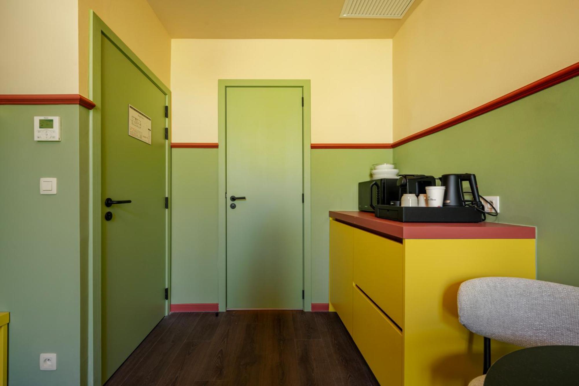 The Queen's Twelve By Romy&travis Aparthotel *