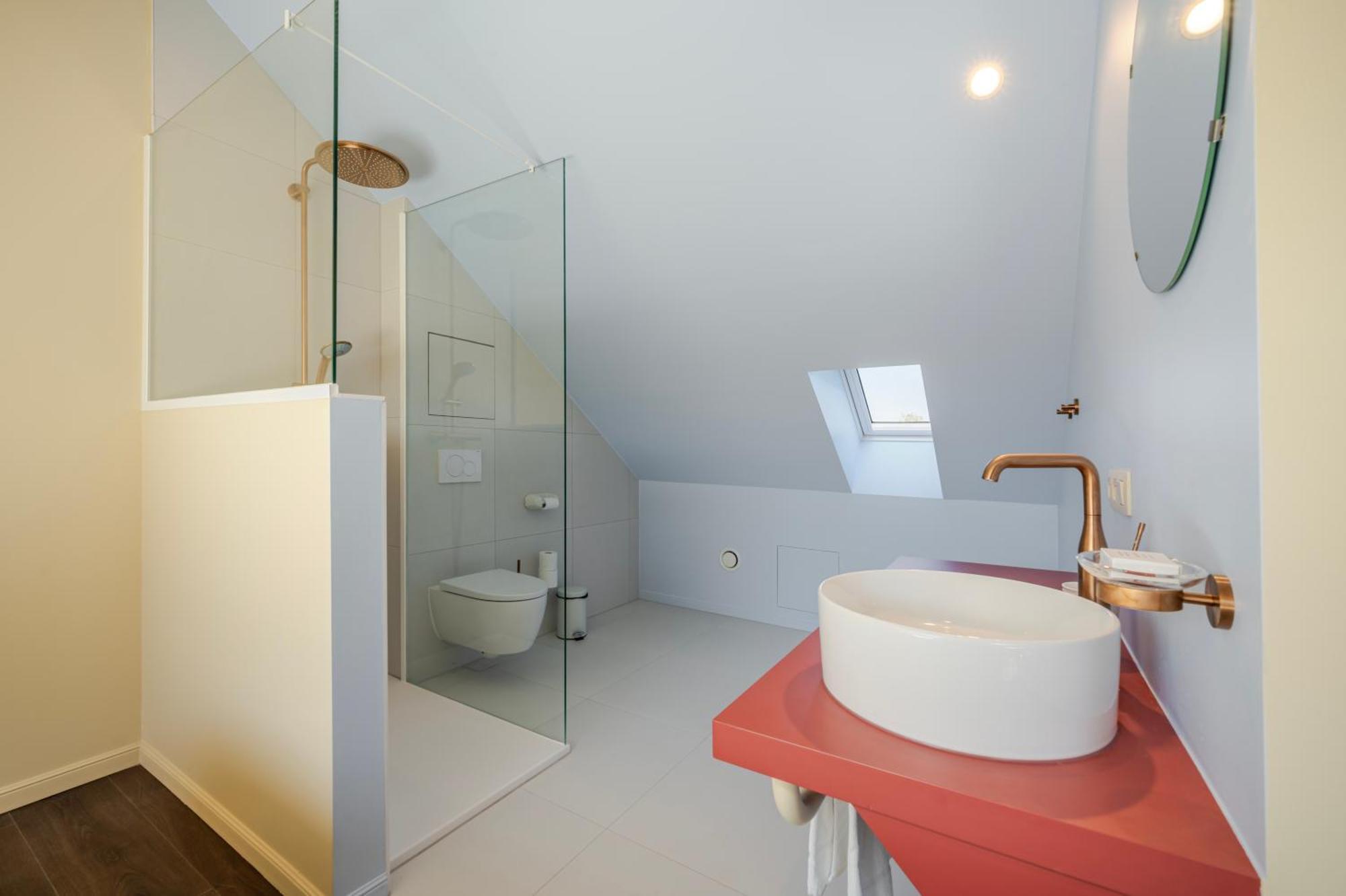 Aparthotel The Queen's Twelve By Romy&travis *